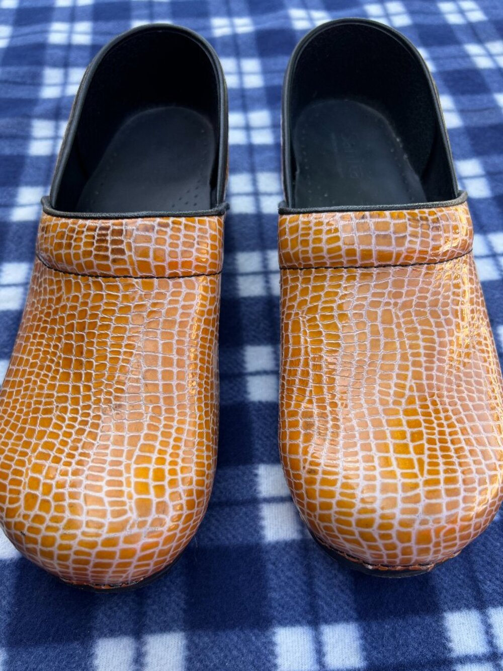 Sanita Professional Danish Clogs Patent Leather Tan Croc Embossed Women 10-10.5